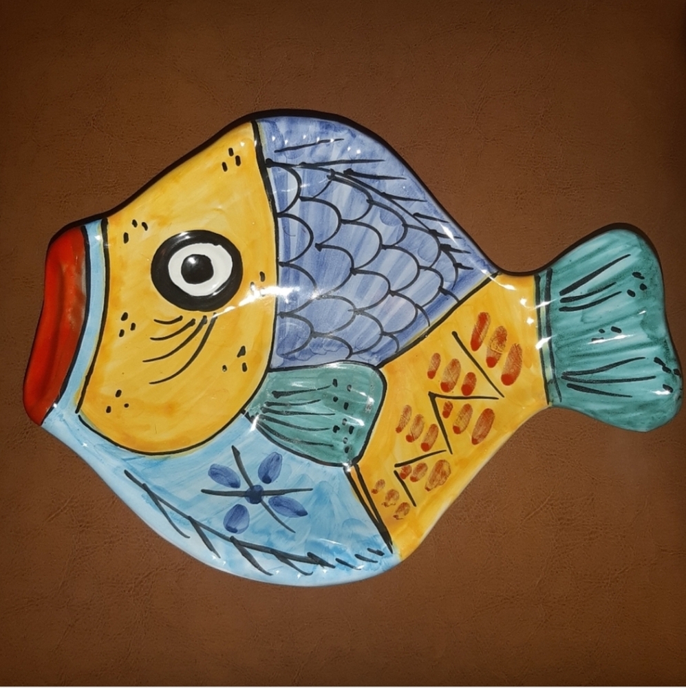 VINTAGE ITALIAN GLAZED VIETRI HAND-PAINTED CERAMIC FISH SERVING BOWL